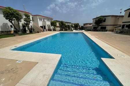 Apartamento bajo con jardín y piscina - FORCAT. Ciutadella  Exterior foto